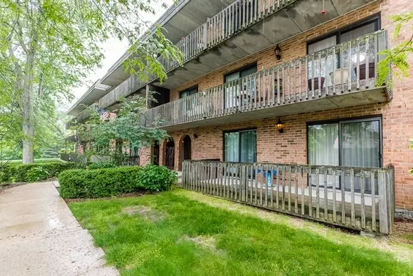 Downers Grove, IL 60516,444 REDONDO DR #303