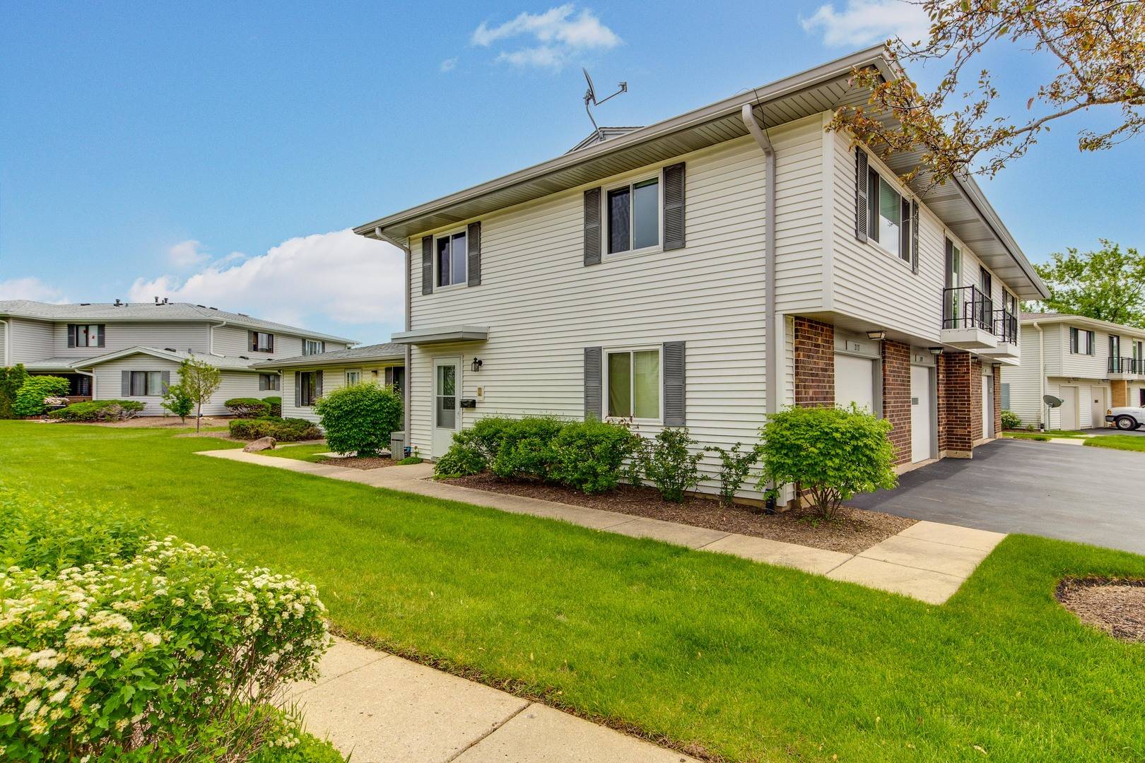 Schaumburg, IL 60194,219 Kendrick CT #219