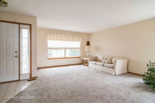 South Elgin, IL 60177,1512 Birch LN