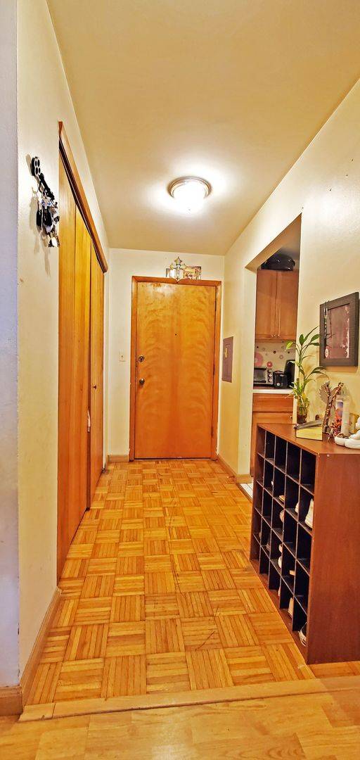 Prospect Heights, IL 60070,860 E Old Willow RD #141