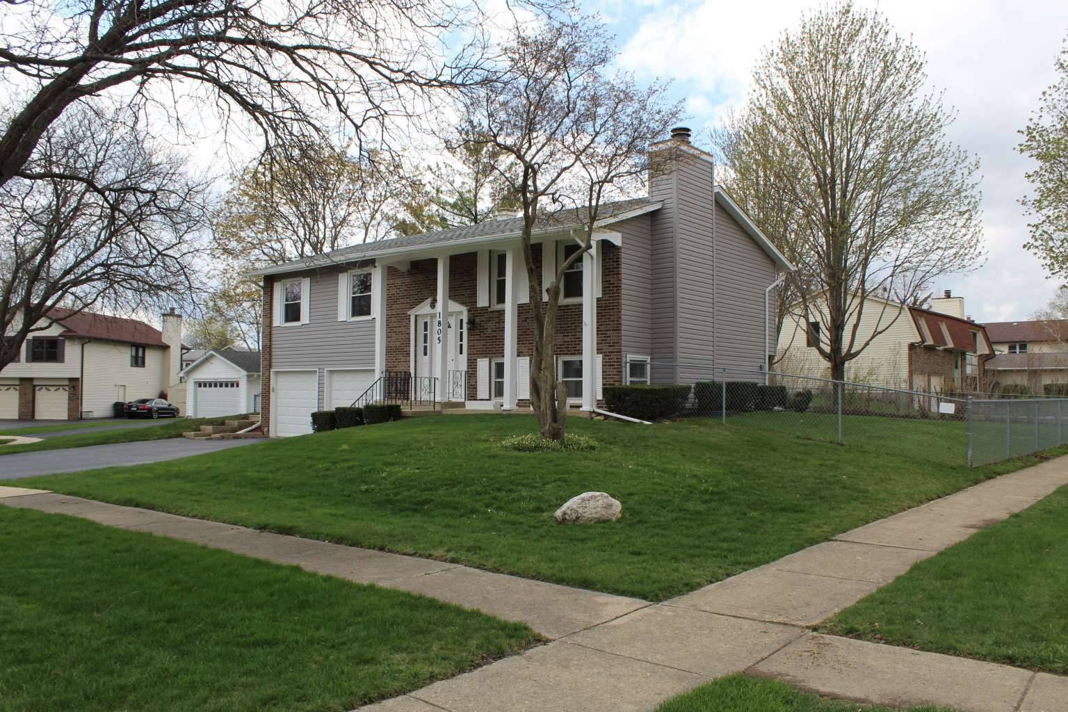 1805 Dogwood CT, Hoffman Estates, IL 60192