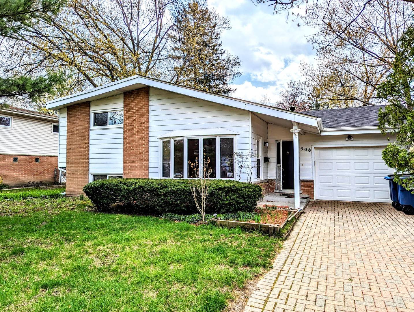508 Willow AVE, Deerfield, IL 60015