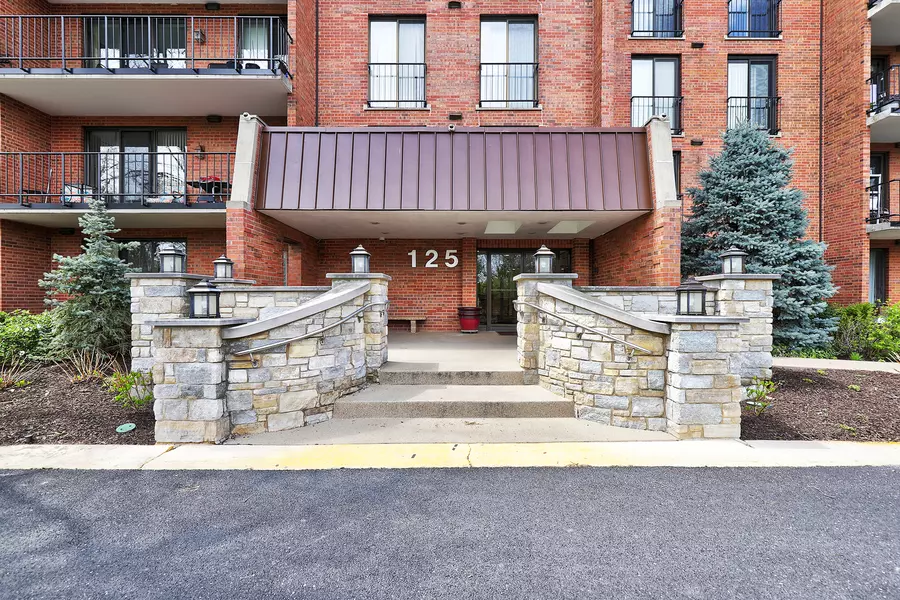 125 Acacia CIR #707E, Indian Head Park, IL 60525