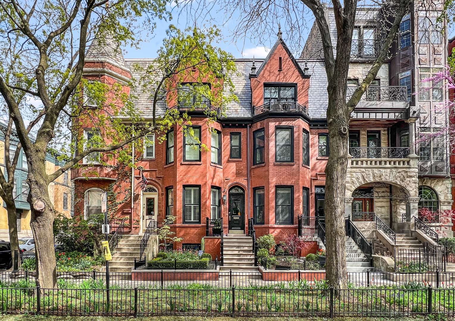 566 W Arlington PL, Chicago, IL 60614
