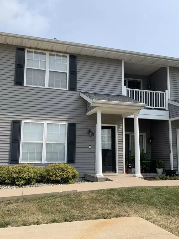 102 Essex LN #9, Savoy, IL 61874