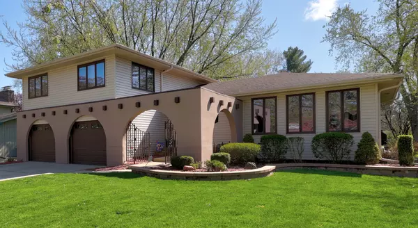 235 LITTLE JOHN CT, Bartlett, IL 60103