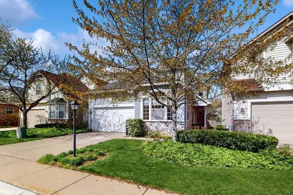 1704 Fairfax LN, Oakbrook Terrace, IL 60181