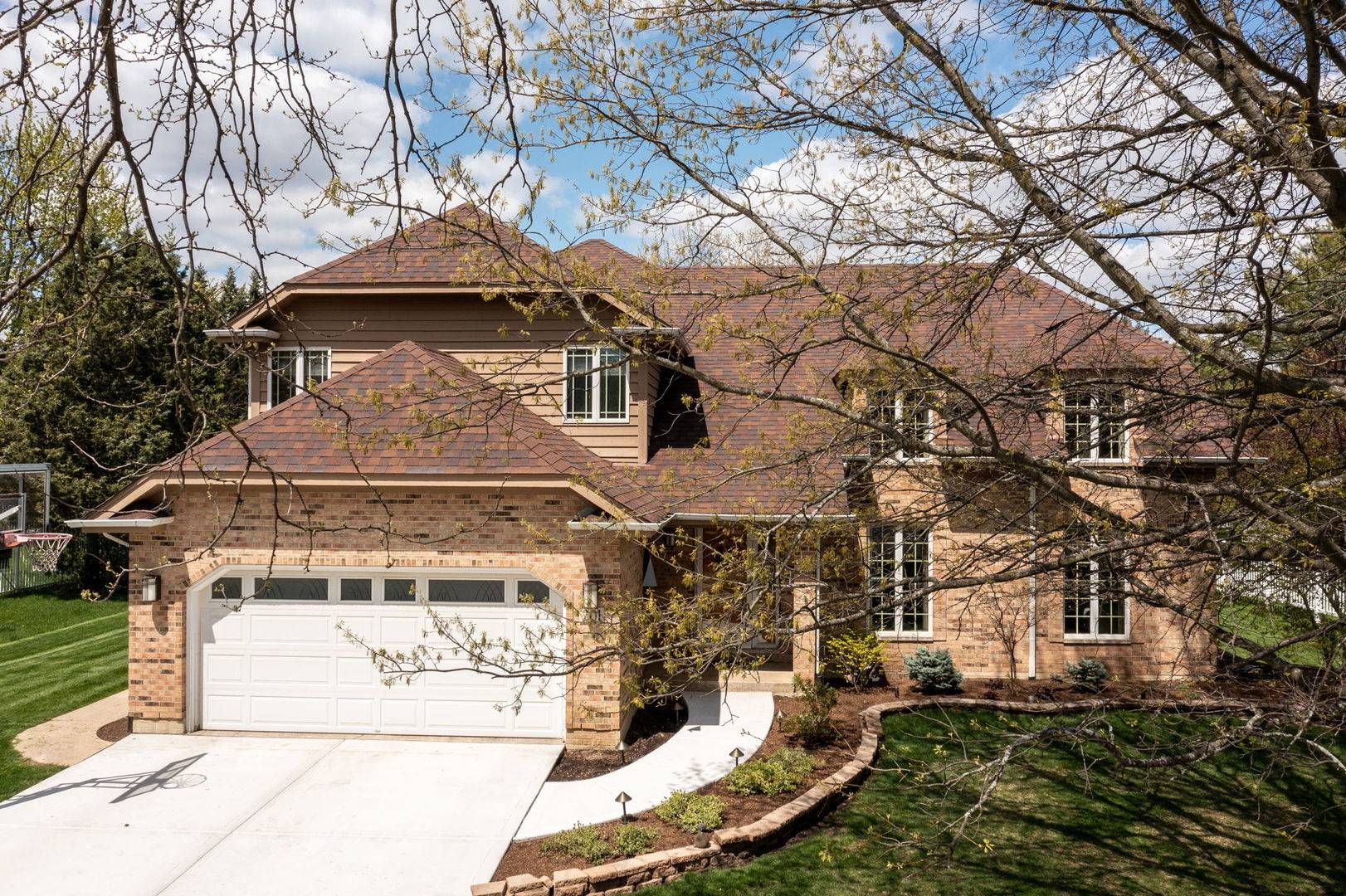 201 Amber CT, West Chicago, IL 60185