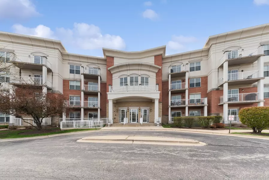 601 W Rand RD #102, Arlington Heights, IL 60004