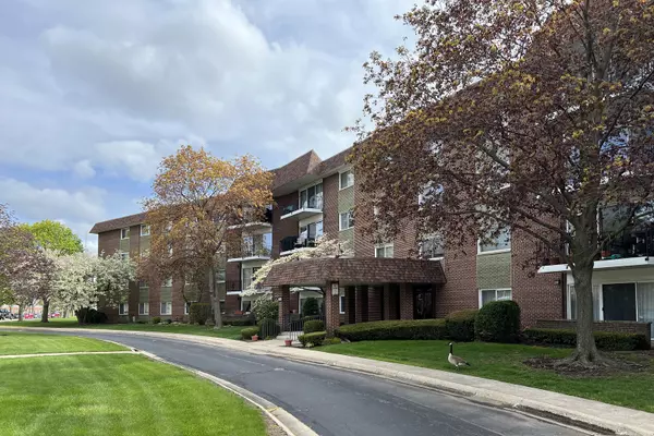 1025 S Fernandez AVE #3G, Arlington Heights, IL 60005