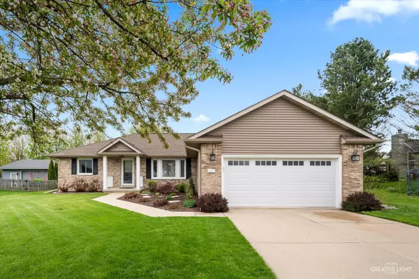 1057 Deer Run TRL, Sandwich, IL 60548