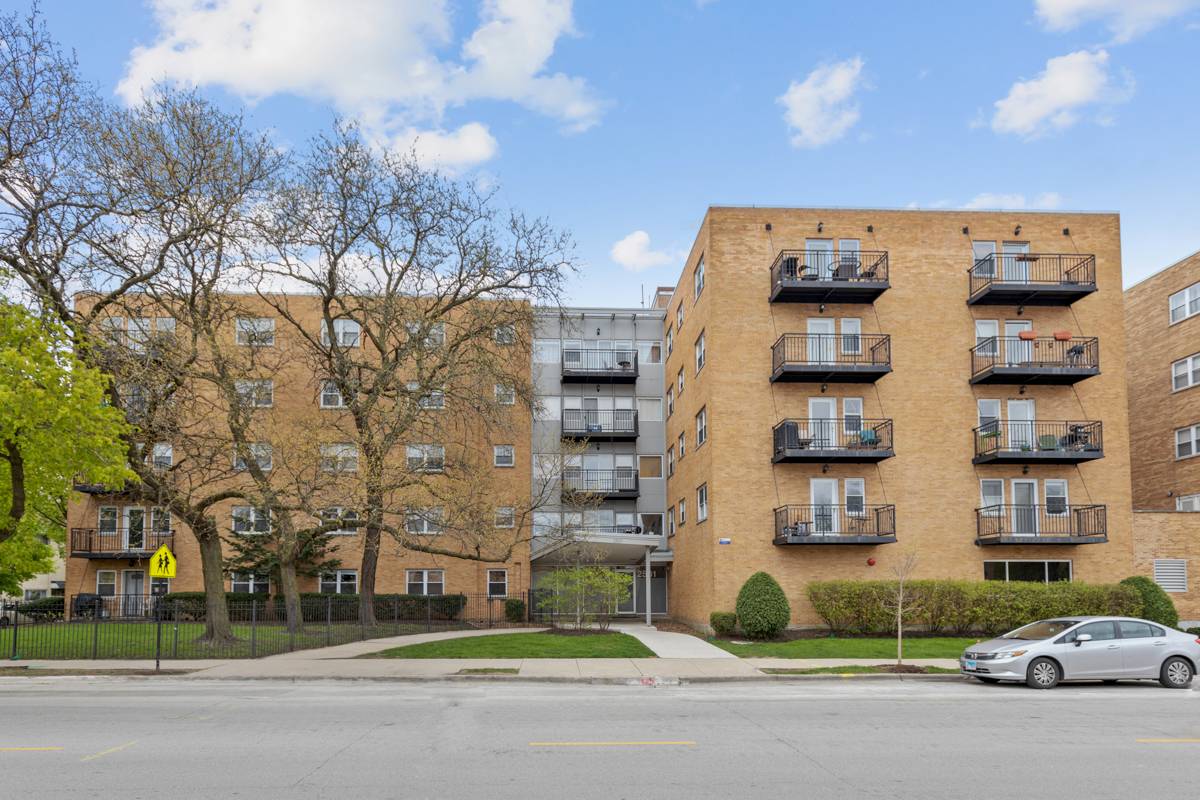 2501 W Bryn Mawr AVE #202, Chicago, IL 60659