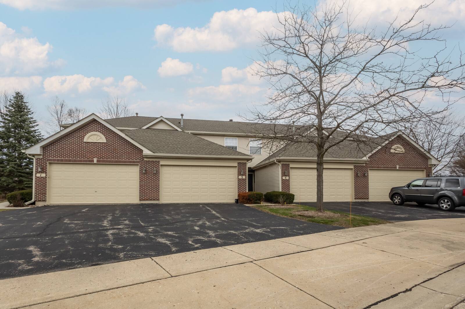 3 Rose Hill CT, Algonquin, IL 60102