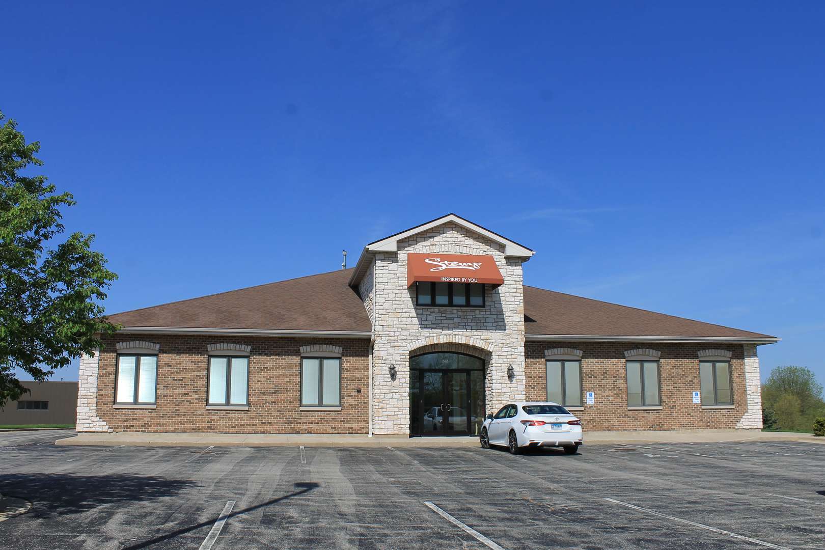 1565 Mediterranean DR, Sycamore, IL 60178