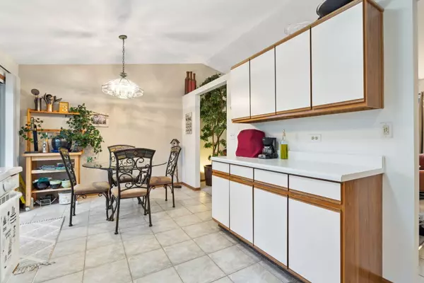 West Chicago, IL 60185,240 Indianwood LN