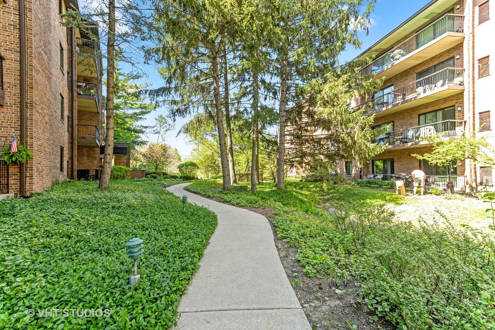 Darien, IL 60561,7502 Farmingdale DR #110