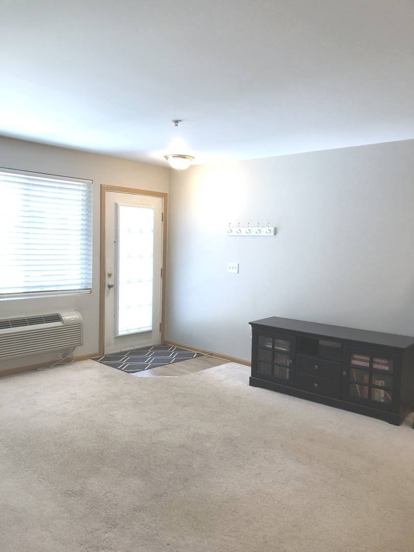Yorkville, IL 60560,142 Bertram DR #C
