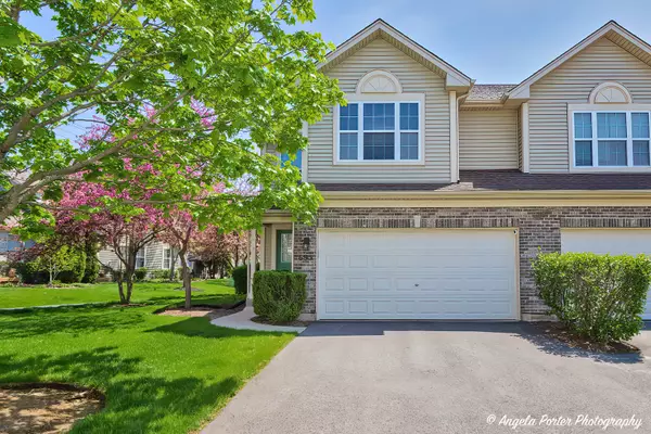 695 Countryfield LN #695, Elgin, IL 60120