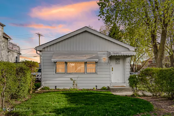 6925 W Montrose AVE, Harwood Heights, IL 60706