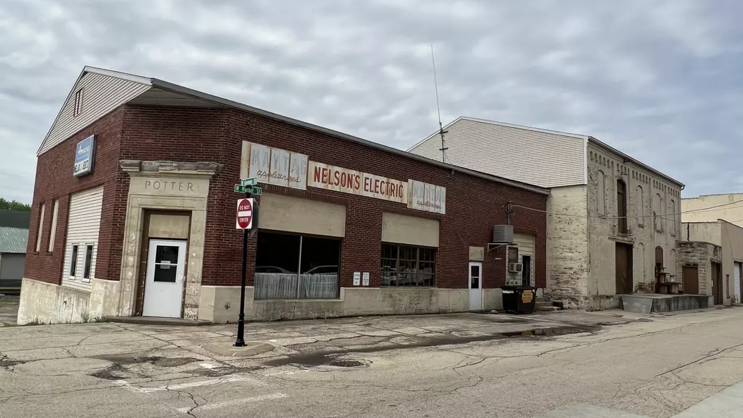 101 W Market ST, Morrison, IL 61270