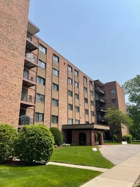 1702 MILL ST #506, Des Plaines, IL 60016