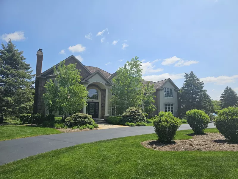 21 Peraino CIR, Barrington Hills, IL 60010