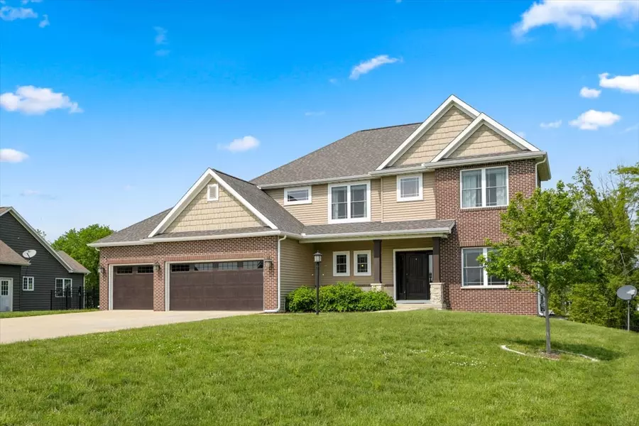 2110 E Slade LN, Mahomet, IL 61853