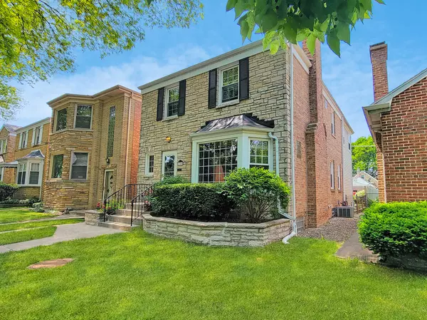 6160 N Moody AVE, Chicago, IL 60646