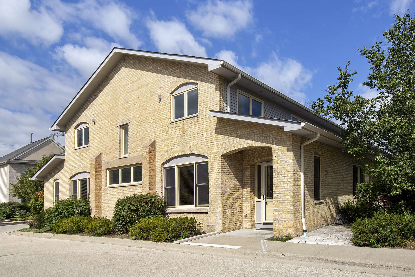 4 Rienzi LN, Highwood, IL 60040