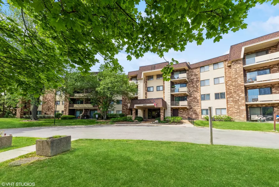 3350 N CARRIAGEWAY DR #210, Arlington Heights, IL 60004