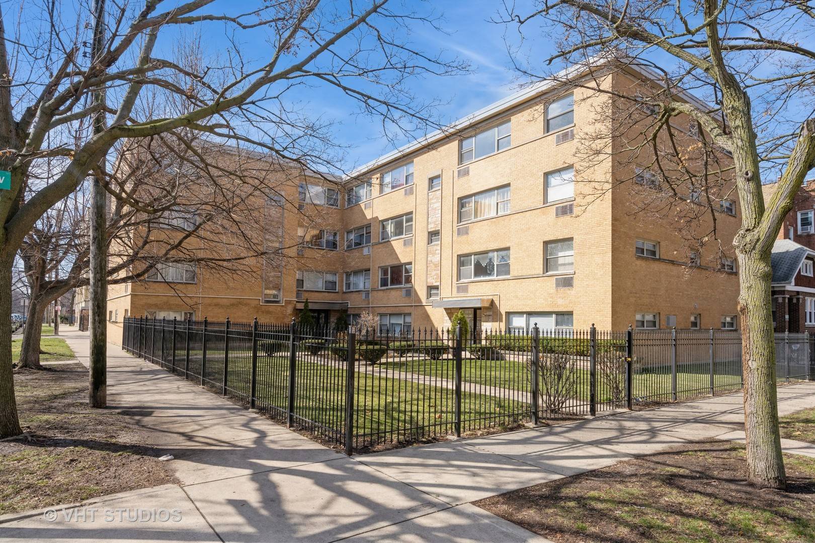 Chicago, IL 60659,2203 W Highland AVE #1W