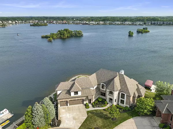 Lakefront Luxury Estate,Sara Latta-Young