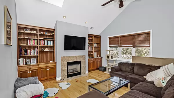 Chicago, IL 60622,734 N Willard CT