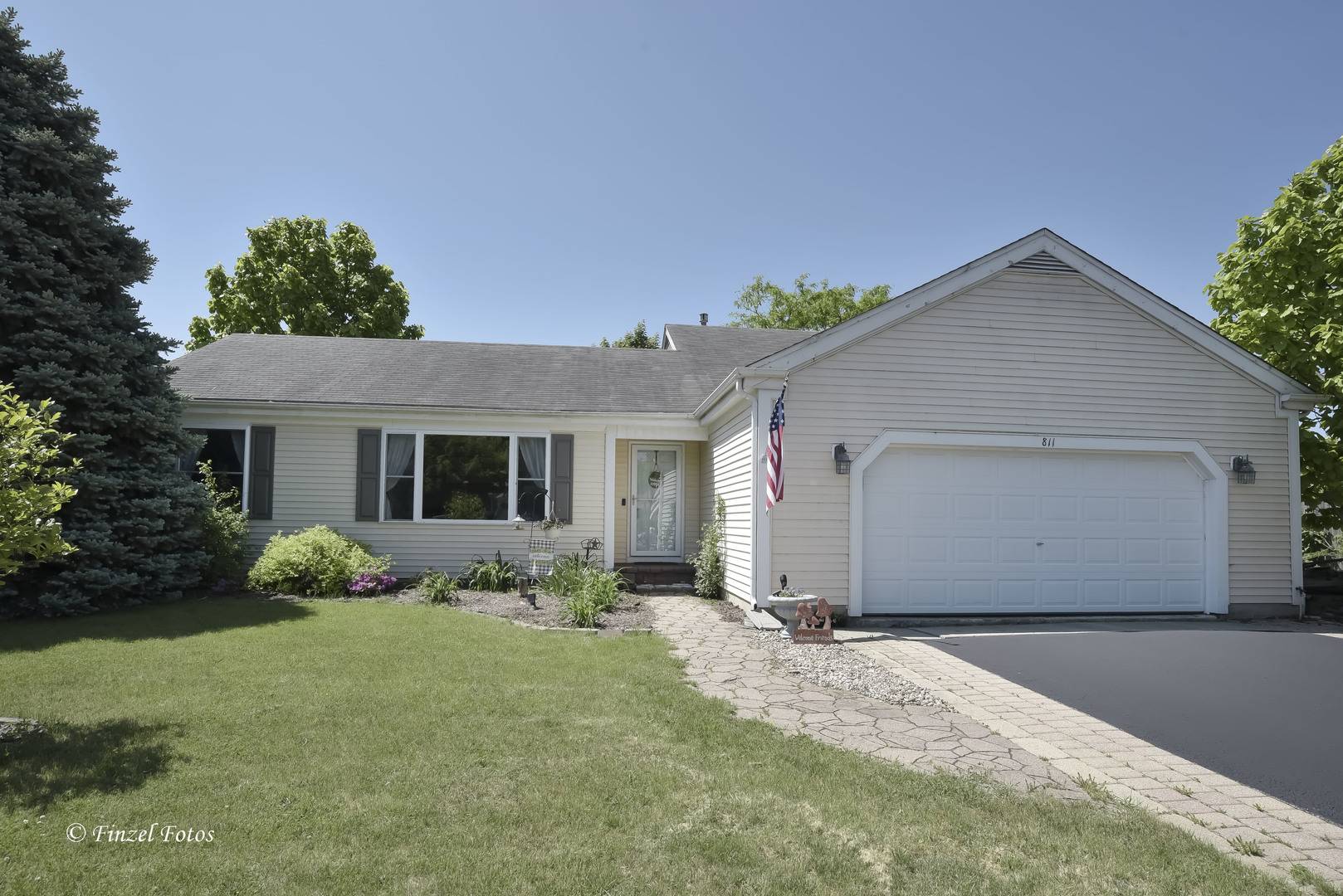 811 Woodbine LN, Marengo, IL 60152