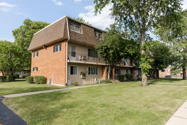 2310 Algonquin RD #2, Rolling Meadows, IL 60008