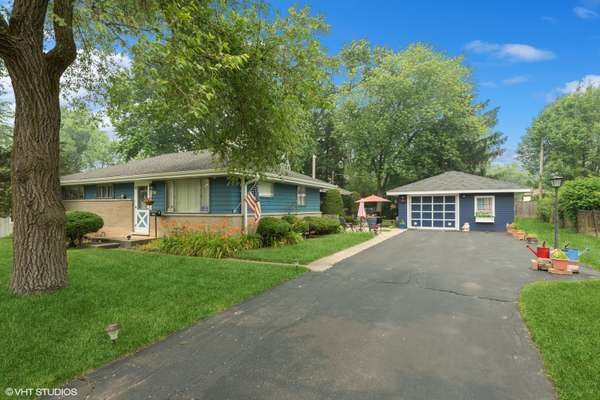 76 Golfview RD, Lake Zurich, IL 60047