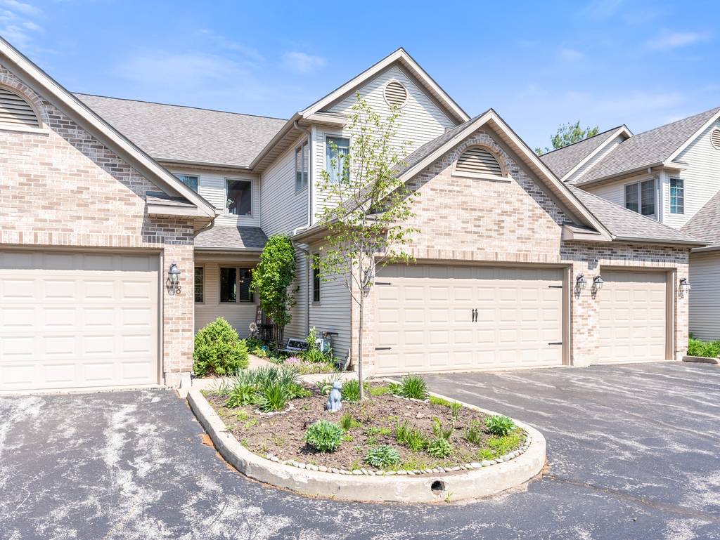6 Meadow TRL W, Dekalb, IL 60115