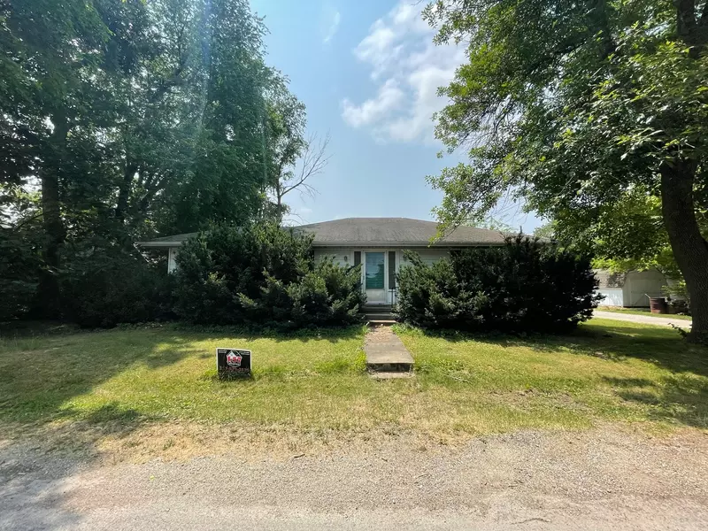 107 E Hickory AVE, Atwood, IL 61913