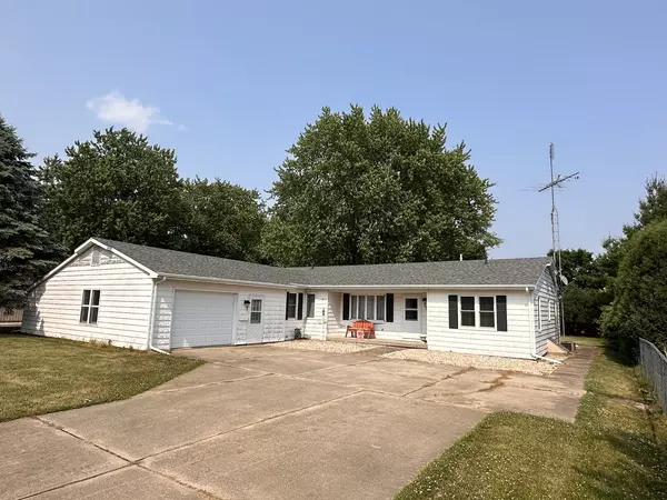 208 N Davis AVE, Amboy, IL 61310