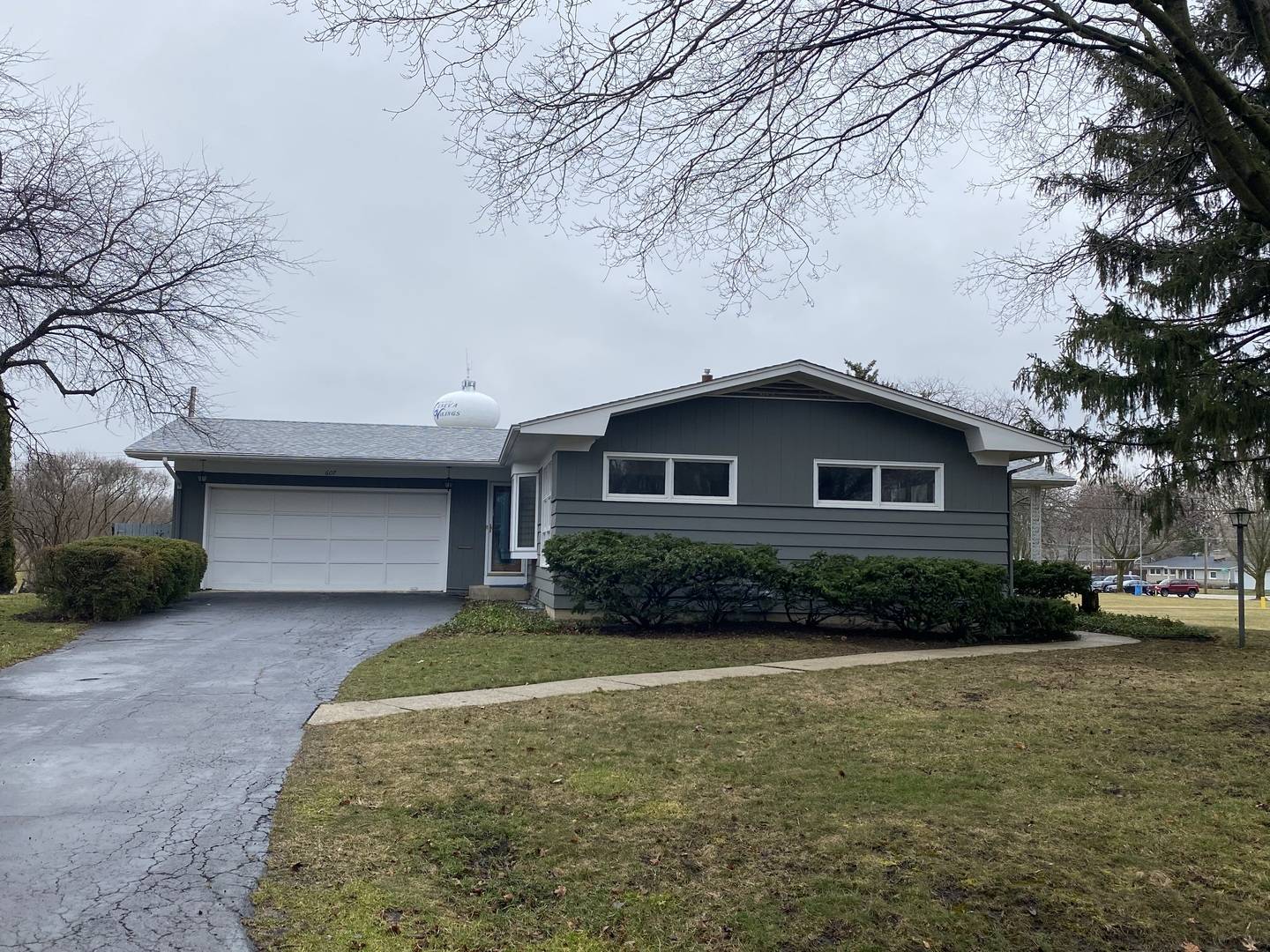 607 Maple LN,  Geneva,  IL 60134