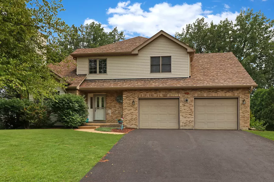 2918 Spruce TER, Island Lake, IL 60042