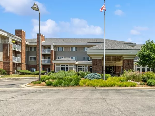 801 N Mclean BLVD #212, Elgin, IL 60123
