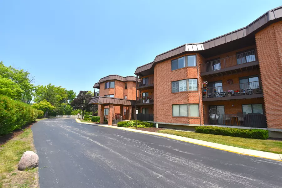 6401 CLARENDON HILLS RD #314, Willowbrook, IL 60527