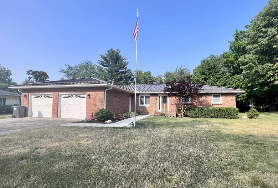 19 Dunlap Woods, Sidney, IL 61877