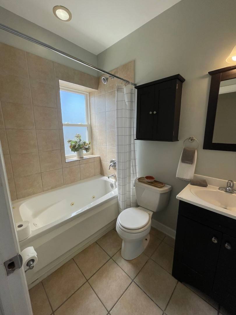 Chicago, IL 60659,2338 W Granville AVE #3