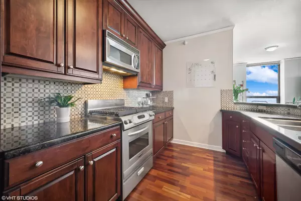 Chicago, IL 60601,420 E Waterside DR #1201