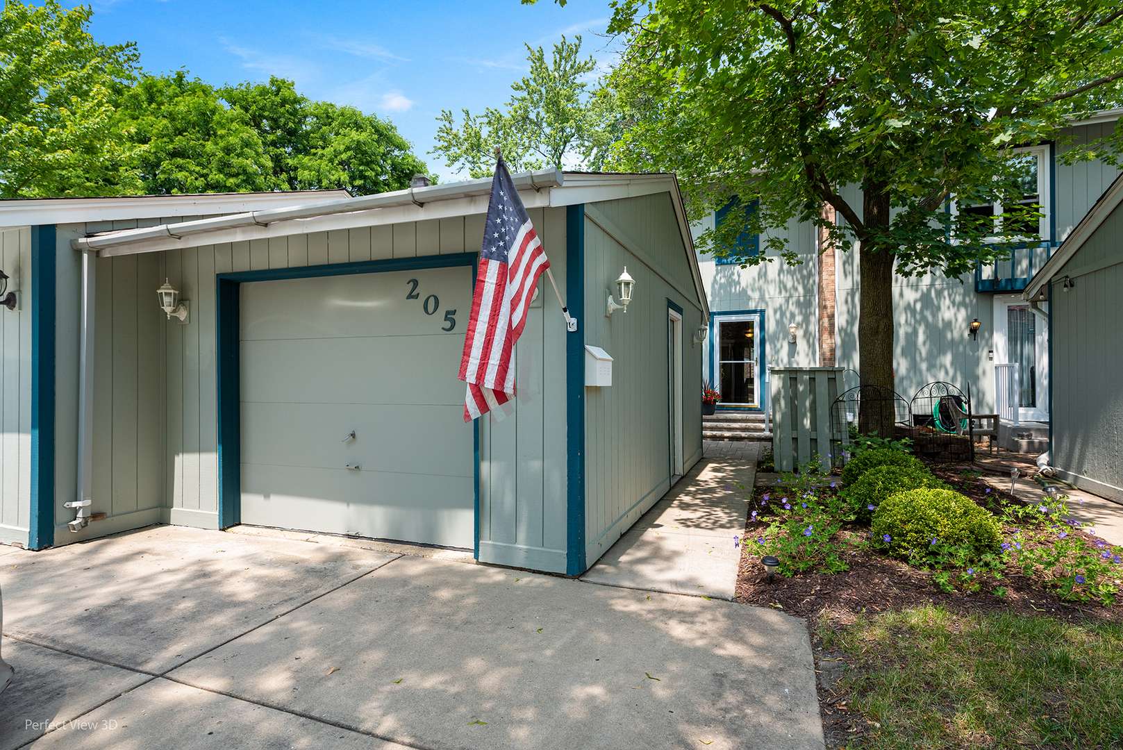 205 Edgewater DR, Bloomingdale, IL 60108