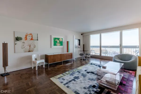 Chicago, IL 60657,3470 N Lake Shore DR #15C