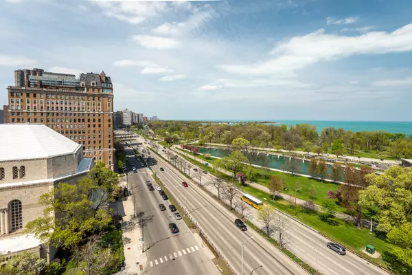 Chicago, IL 60657,3470 N Lake Shore DR #15C