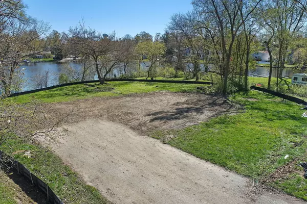 Island Lake, IL 60042,216 S Shore DR
